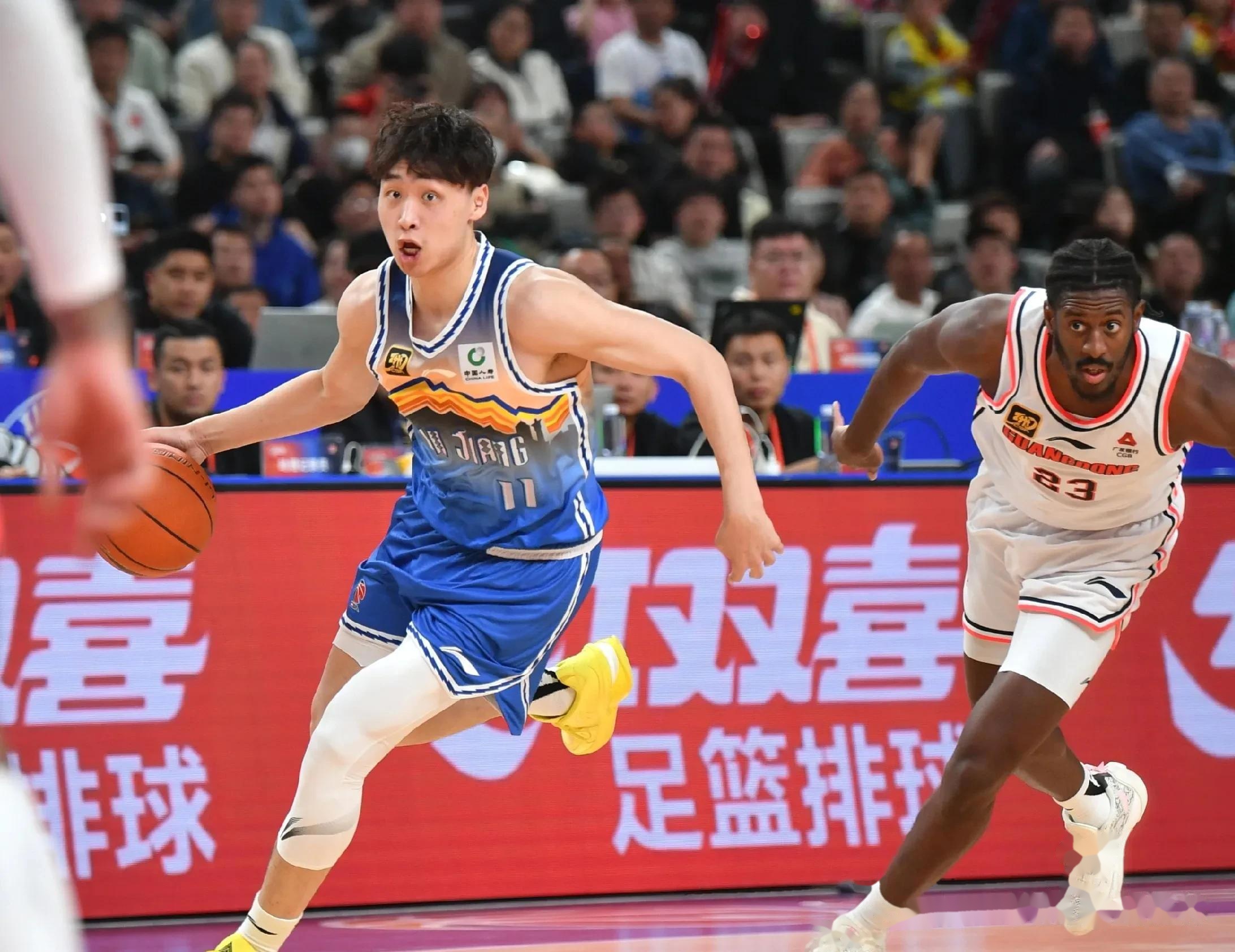 意甲窗口期走向成谜，新疆广汇调整名单，气氛紧张，训练强度明显提升(新疆广汇俱乐部篮球队对阵美国探险者队)