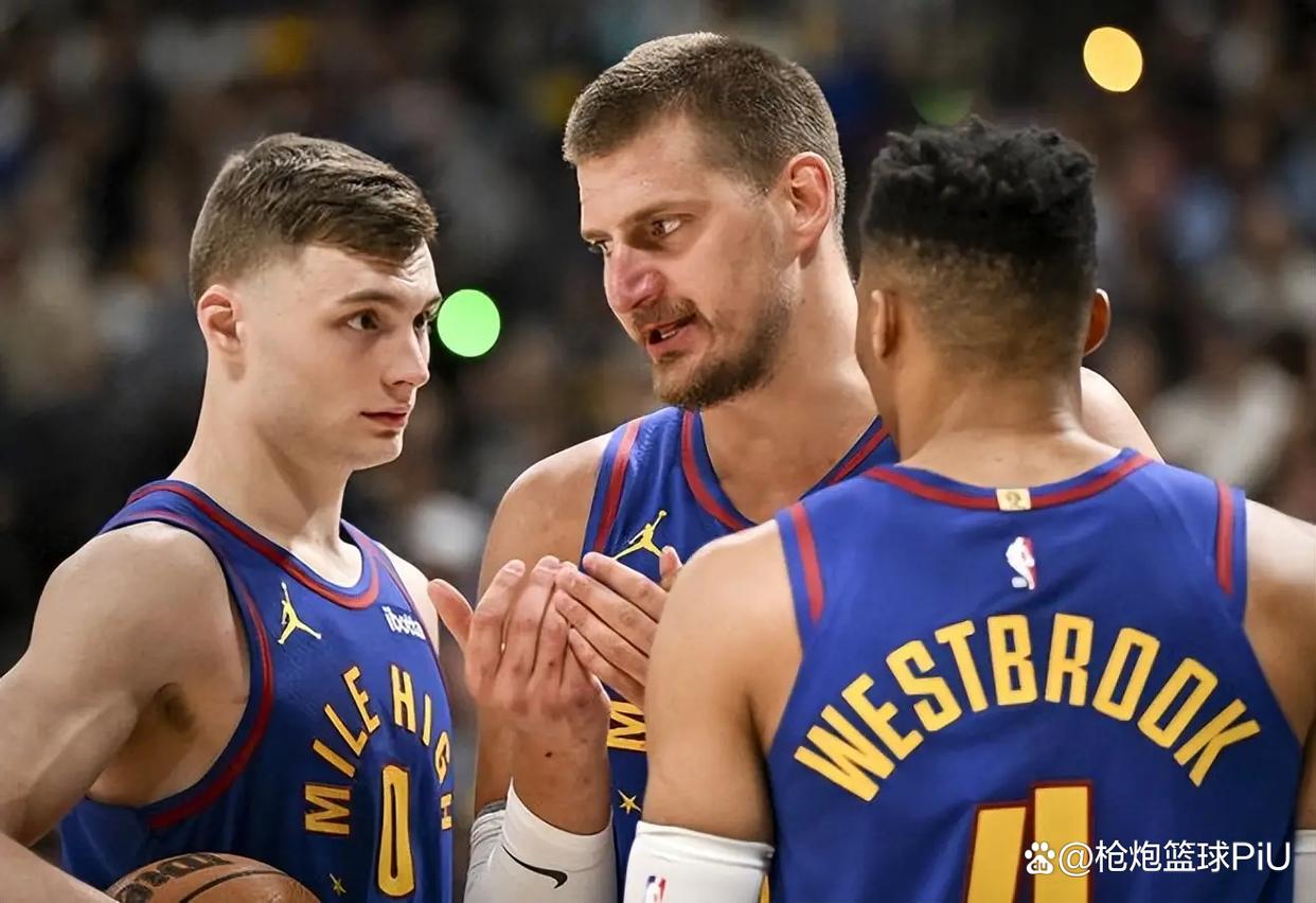 丹佛掘金训练开放日,关键时刻官宣签约引欢呼,意甲在即,团队化学反应显著 丹佛掘金训练开放日,关键时刻官宣签约引欢呼,意甲在即,团队化学反应显著