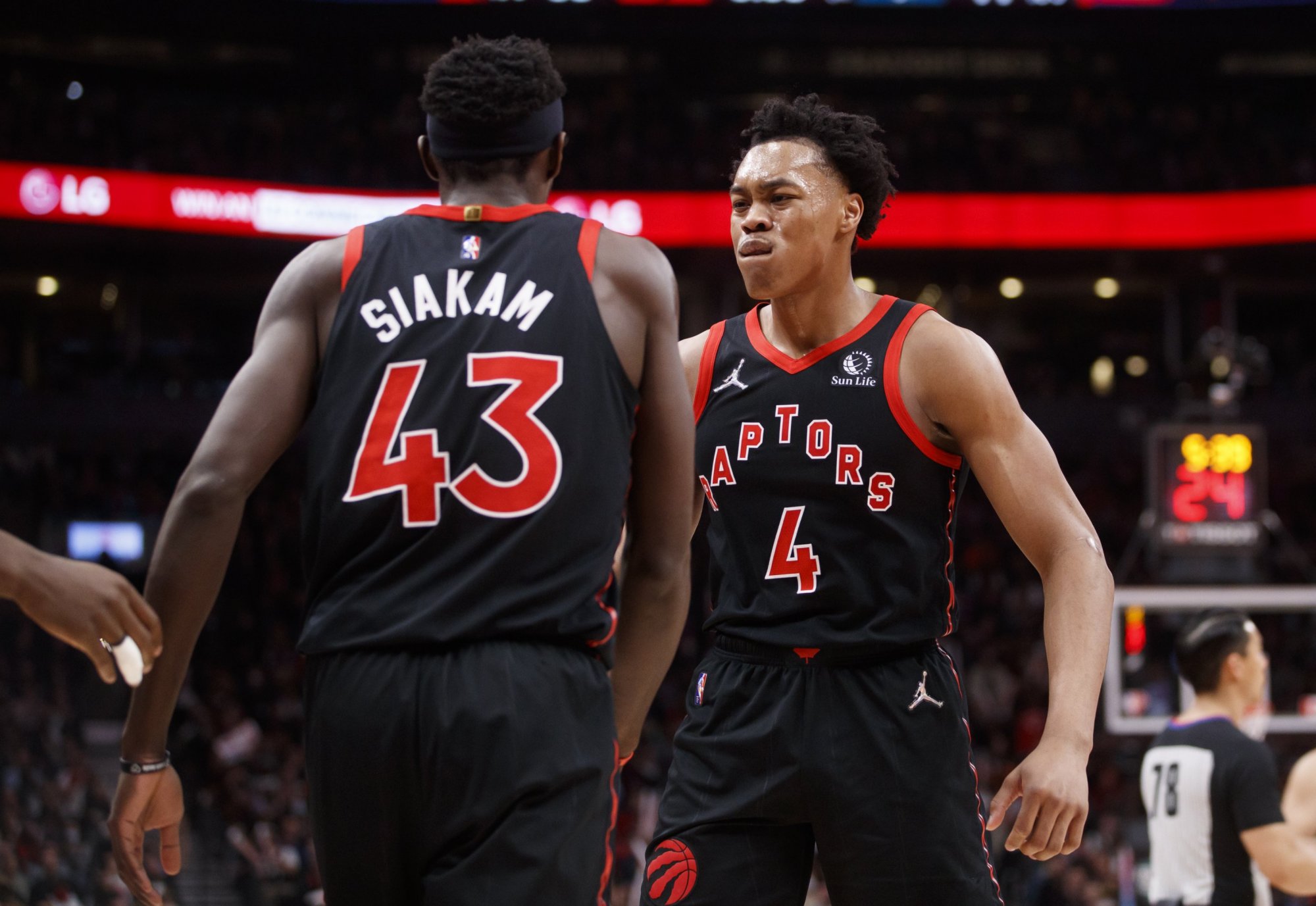 赛前多伦多猛龙回应争议——全明星赛节点到来，更衣室稳定，心理建设被强调(多伦多猛龙队历史)-华体会娱乐