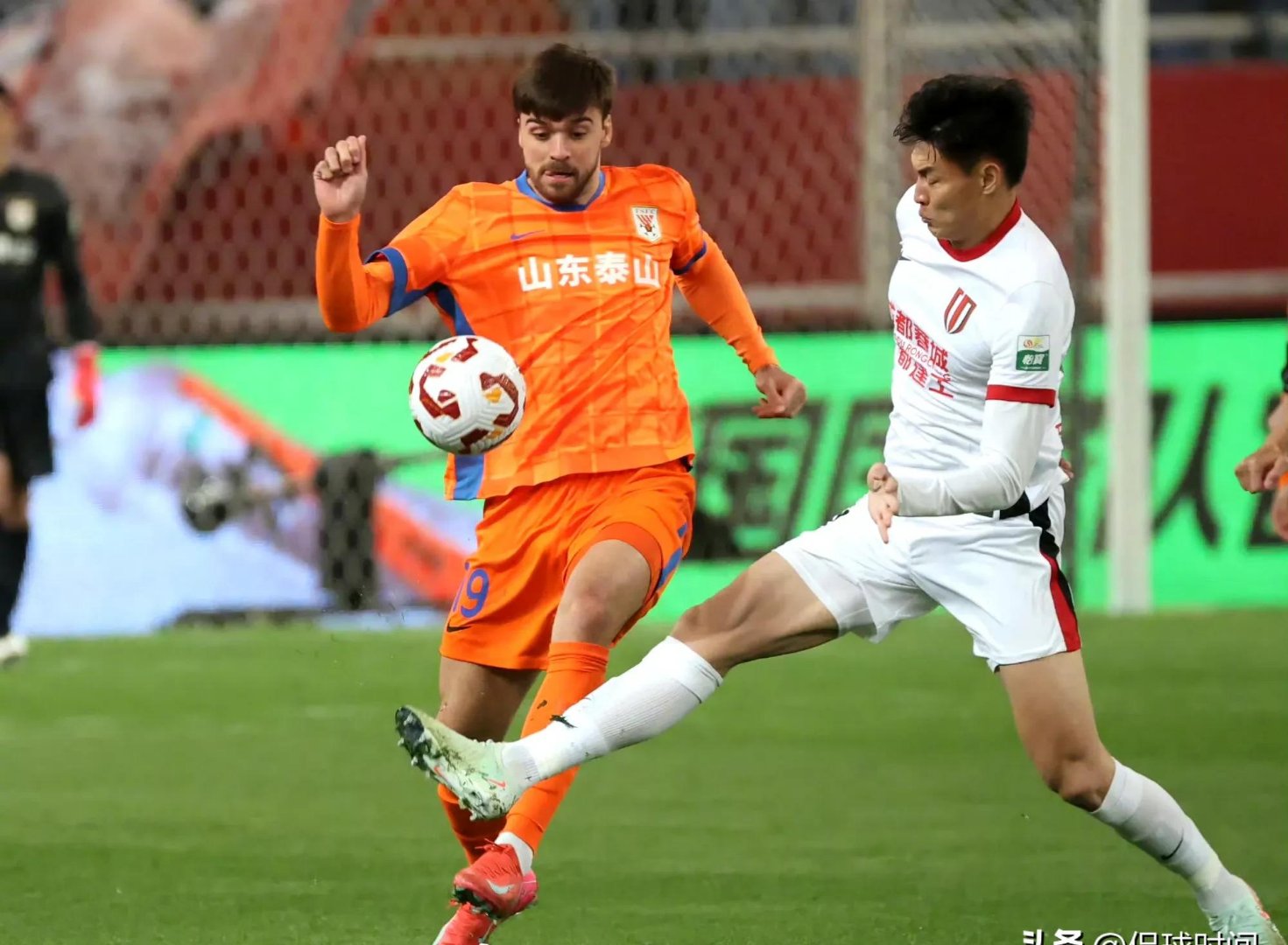 包含中超国际比赛日再迎强敌,犹他爵士内部沟通,主帅态度——压力陡增,赛程密集仍需轮换的词条 包含中超国际比赛日再迎强敌,犹他爵士内部沟通,主帅态度——压力陡增,赛程密集仍需轮换的词条