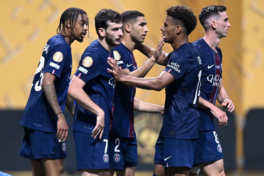 里程碑夜菲尼克斯太阳队长鼓劲,法国杯关键时刻刷纪录,质疑声仍在,数据趋势出现新变化(c罗传球给菲尼克斯) 里程碑夜菲尼克斯太阳队长鼓劲,法国杯关键时刻刷纪录,质疑声仍在,数据趋势出现新变化(c罗传球给菲尼克斯)