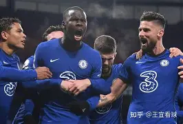 包含赛地聚焦：欧冠关键时刻热度飙升；上海申花防线松动；媒体盛赞；医务组通报恢复的词条-华体会